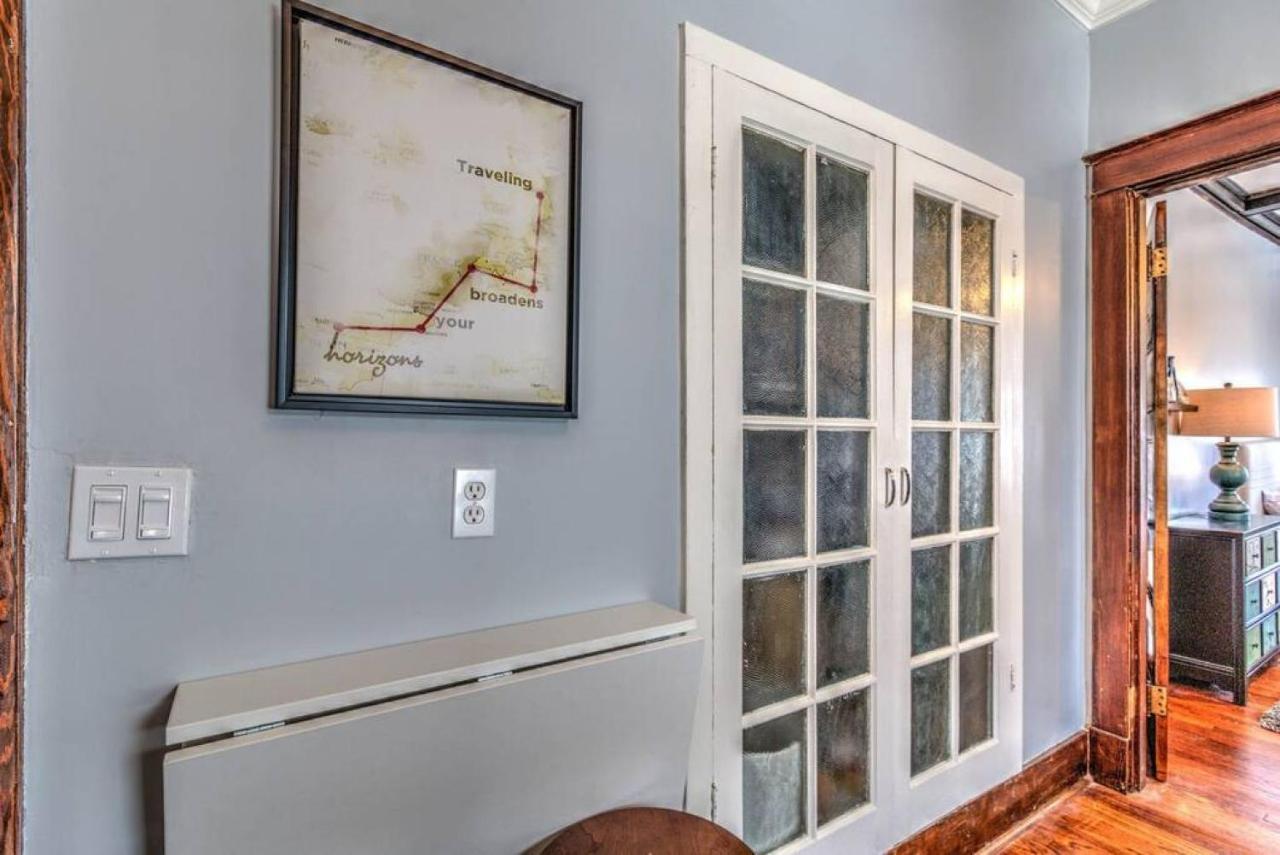 Classic Woodwork And Details In 1912 Colonial Apartment
